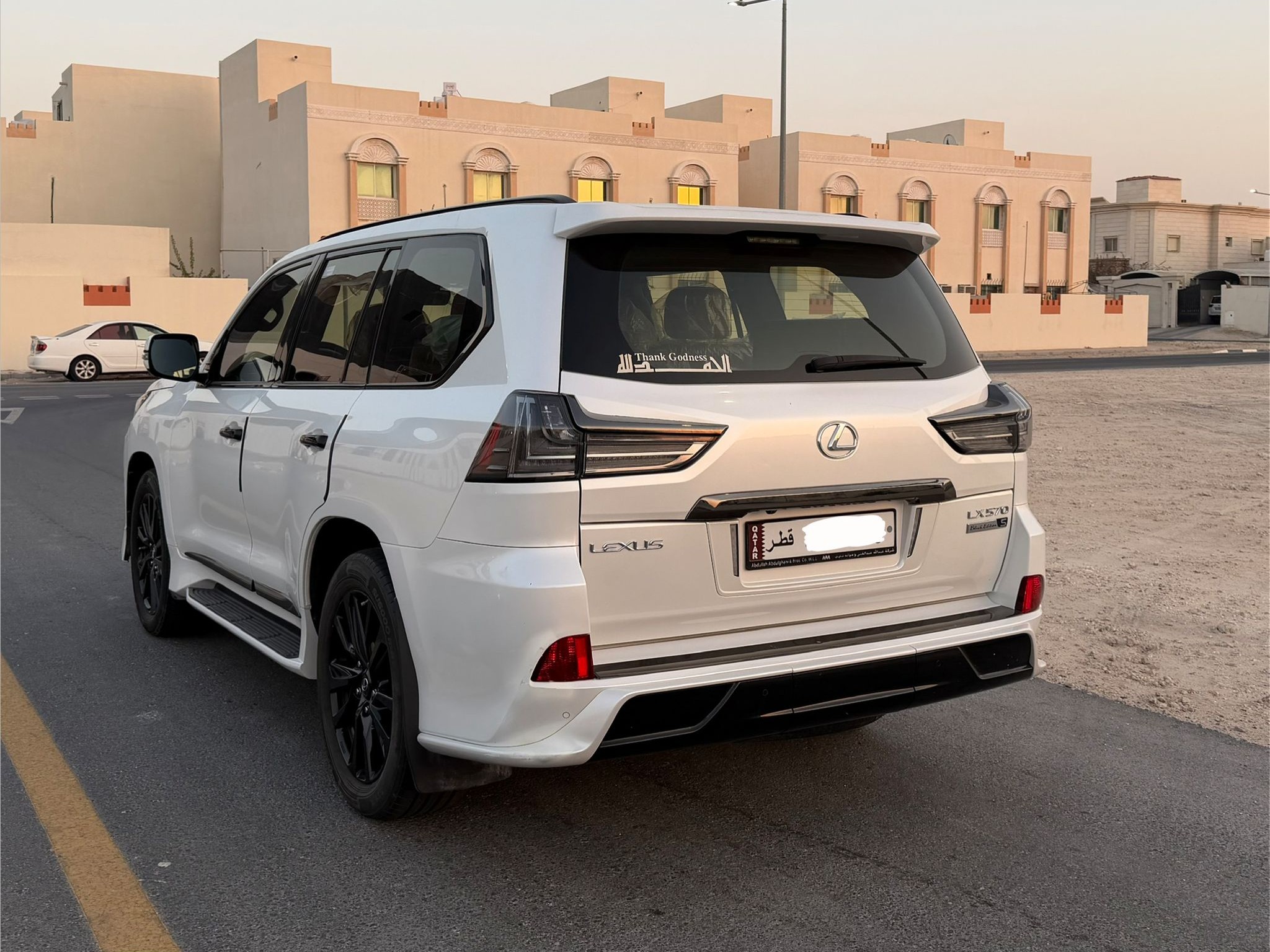 Lexus LX 570 S Black Edition 2020 - Image 4