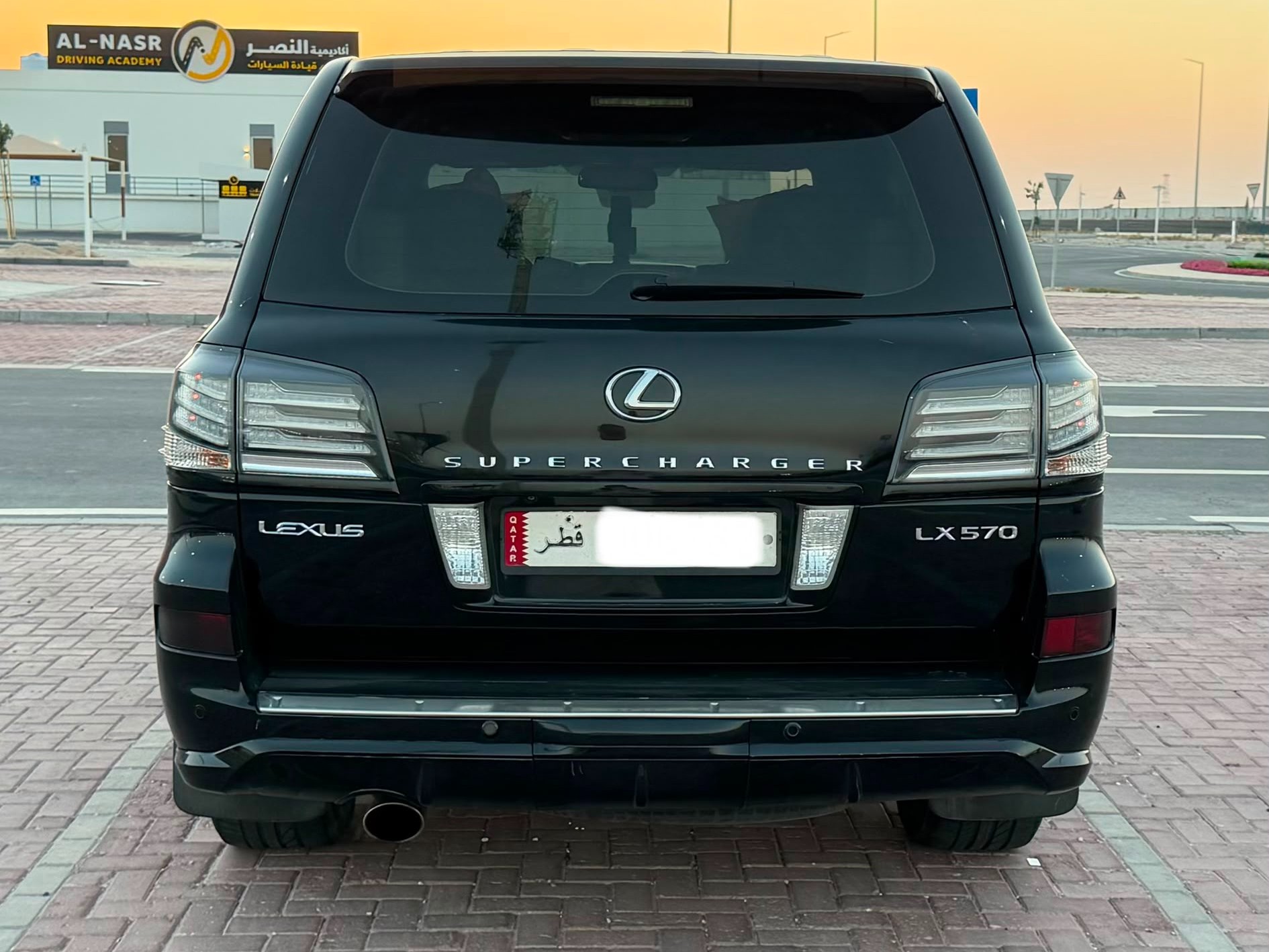 Lexus LX 570 S 2011 - Image 4
