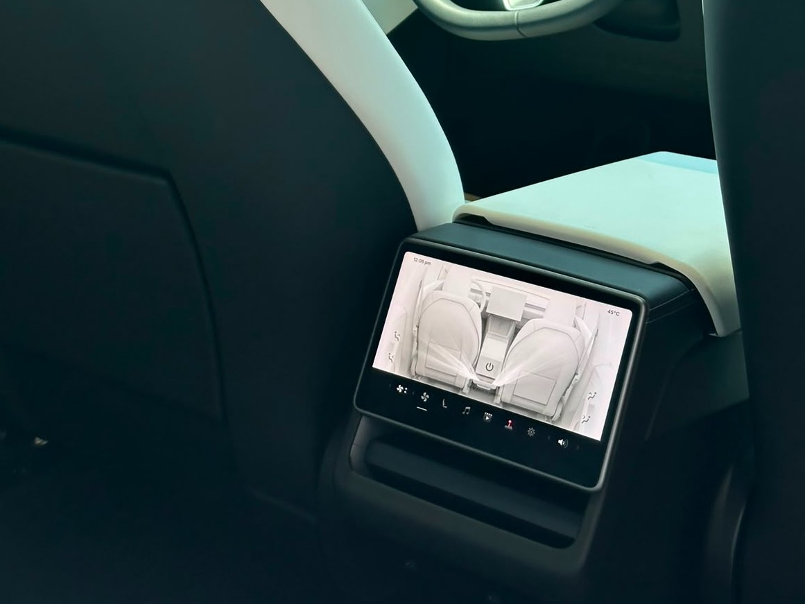 Tesla Model Y DUAL MOTOR 2025 — photo 12 for sale in Qatar