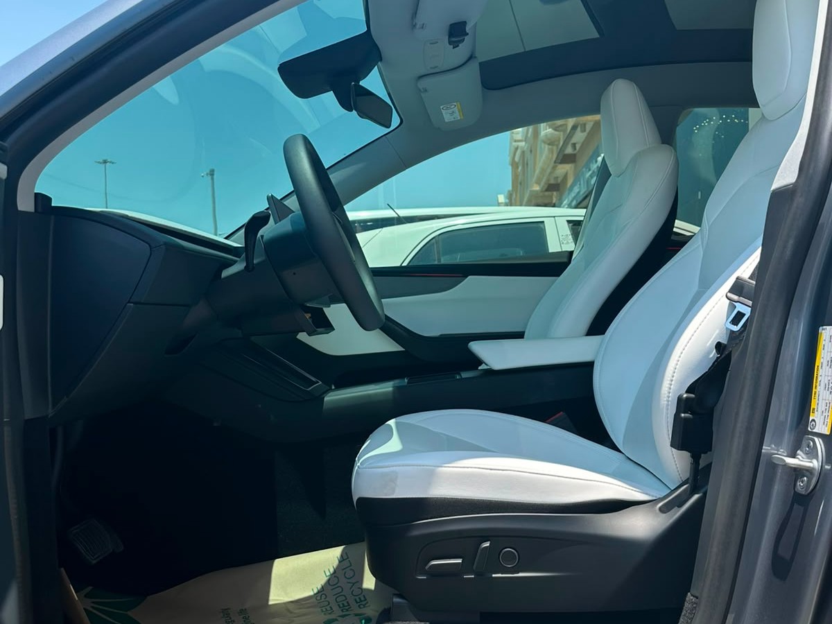 Tesla Model Y DUAL MOTOR 2025 - Image 4
