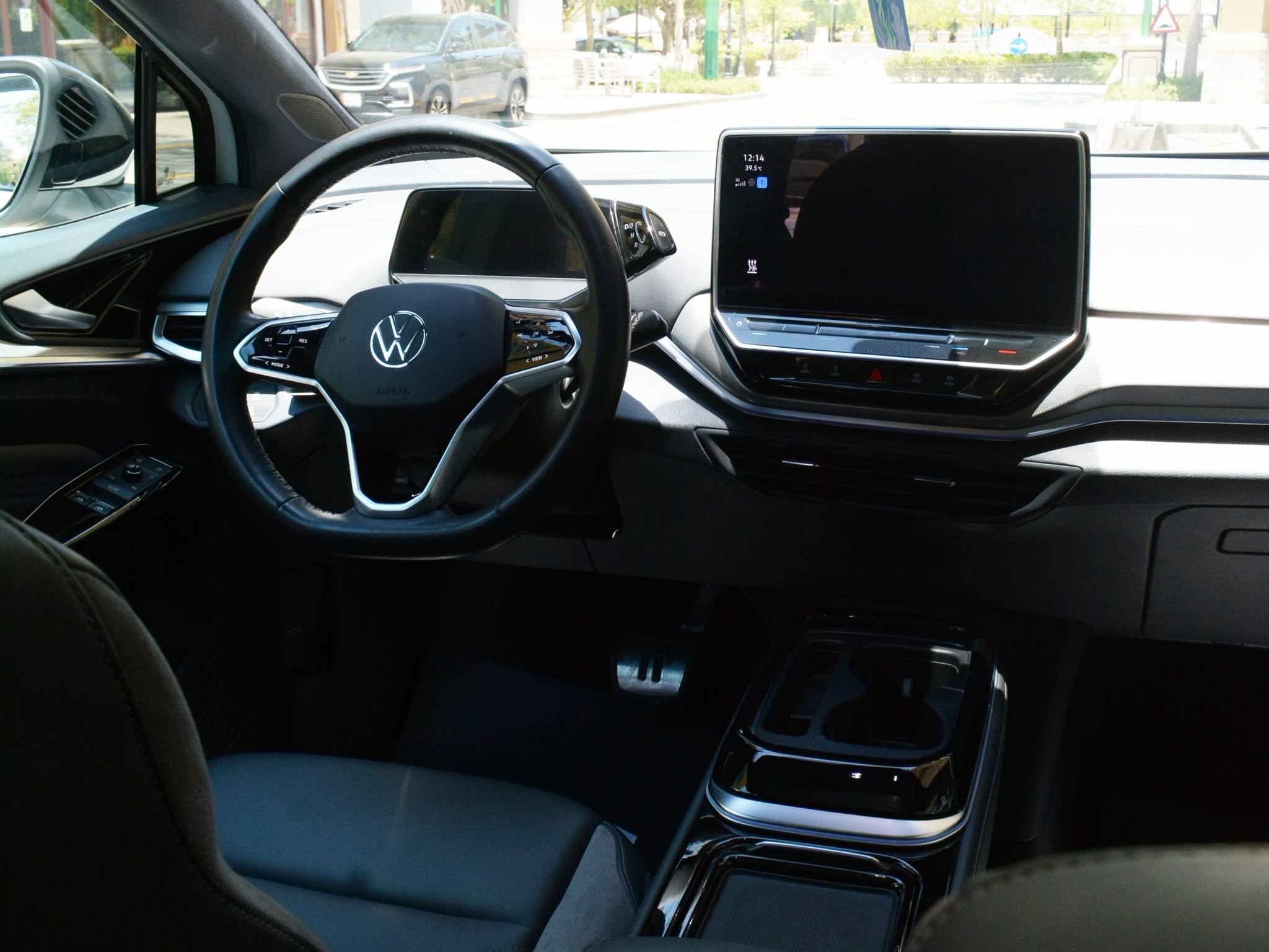 Volkswagen ID 4 2023 — photo 10 for sale in Qatar