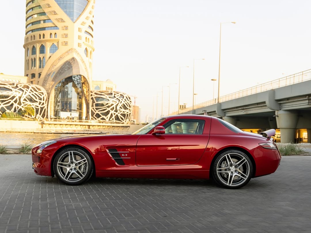 Mercedes-Benz SLS 63 AMG 2011 - Image 2
