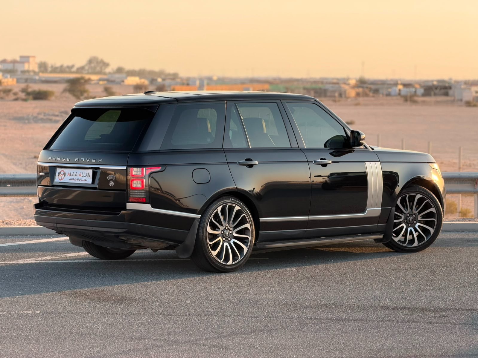 Land Rover Range Rover Vogue SE SuperCharged 2015 — photo 11 for sale in Qatar