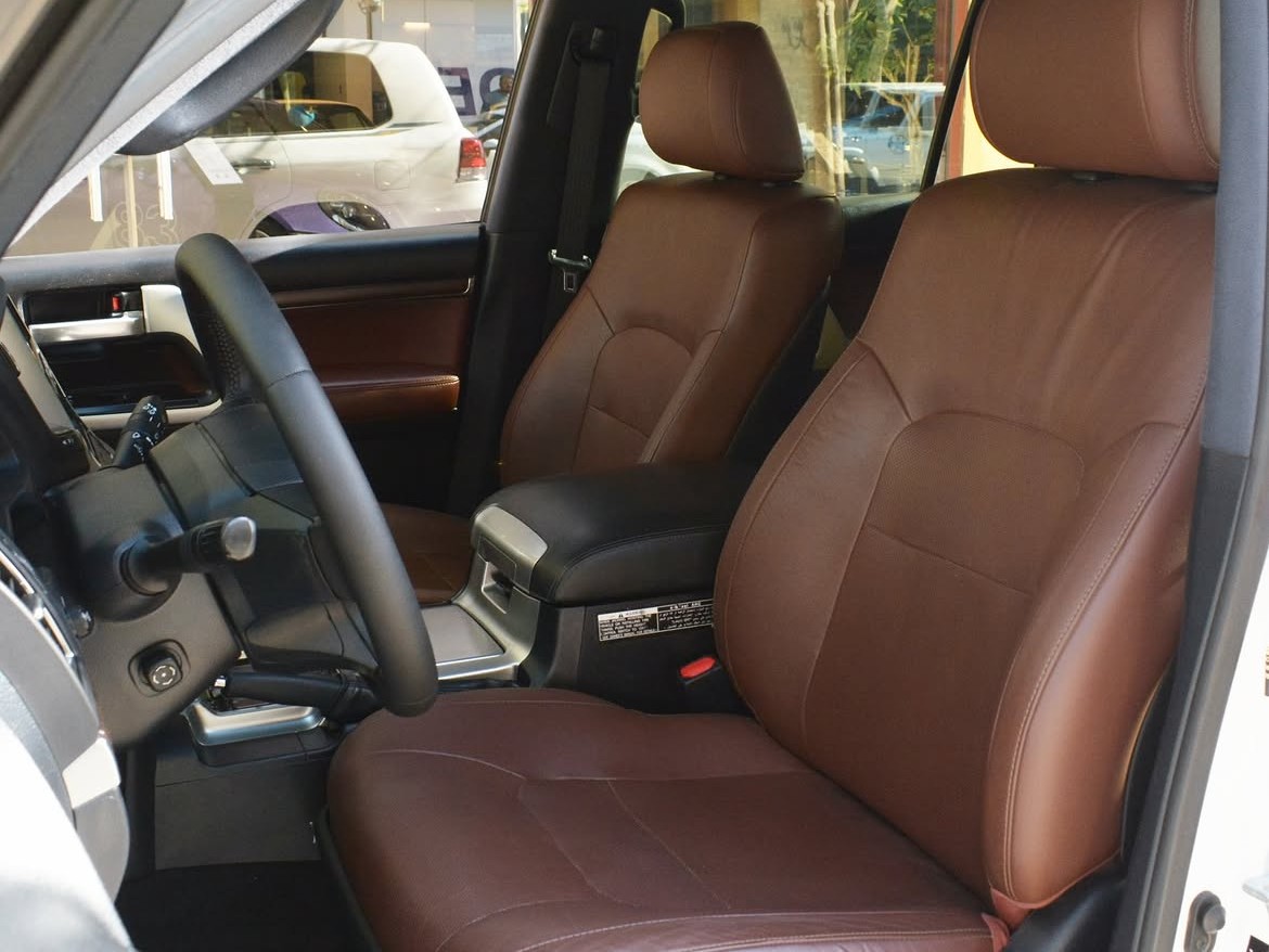 Toyota Land Cruiser VXR Grand Touring 2020 - Image 2