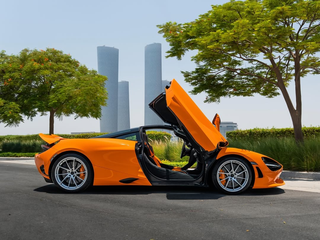 McLaren 750 s 2025 - Image 2