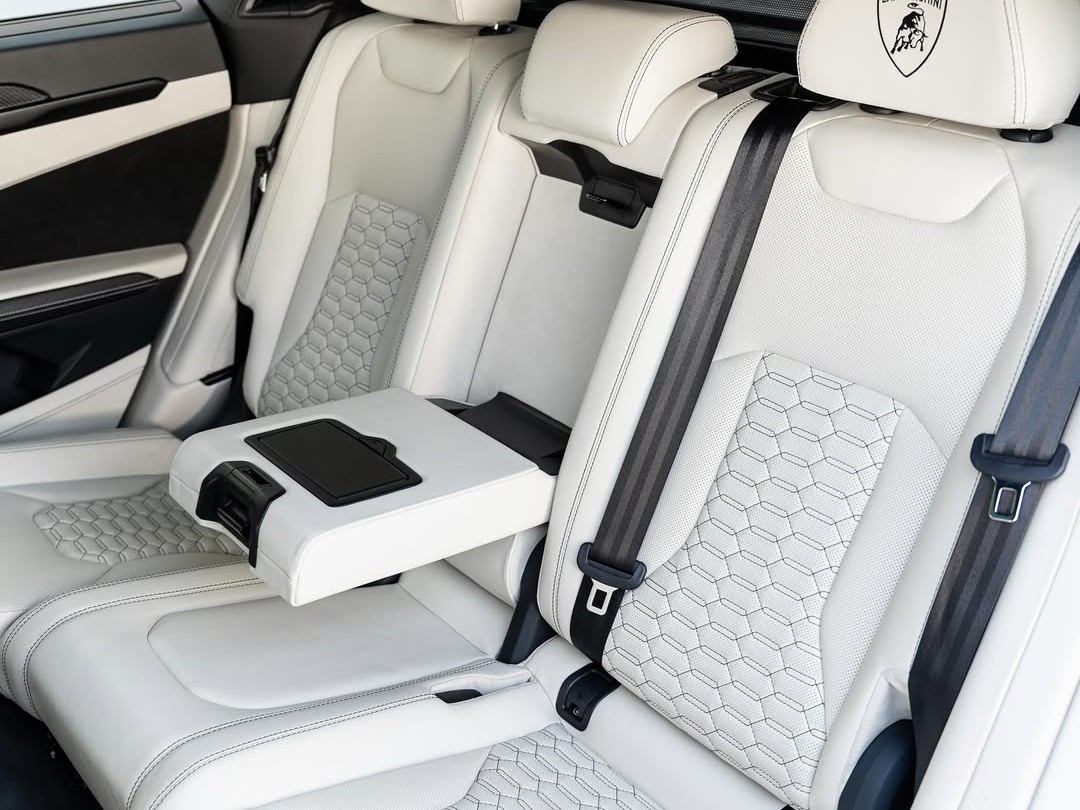 Lamborghini Urus 2022 - Image 2