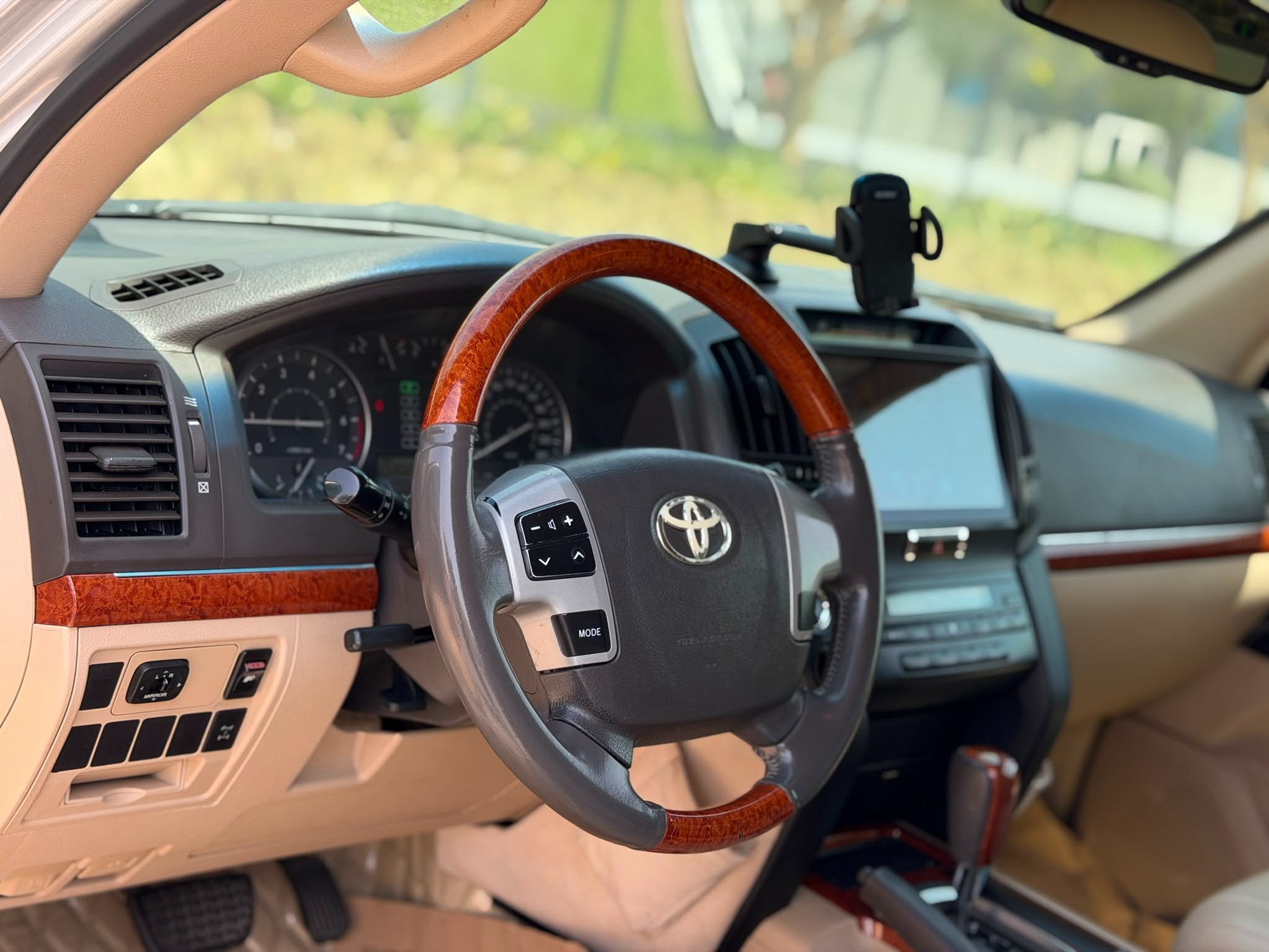 Toyota Land Cruiser GX.R 2013 - Image 2