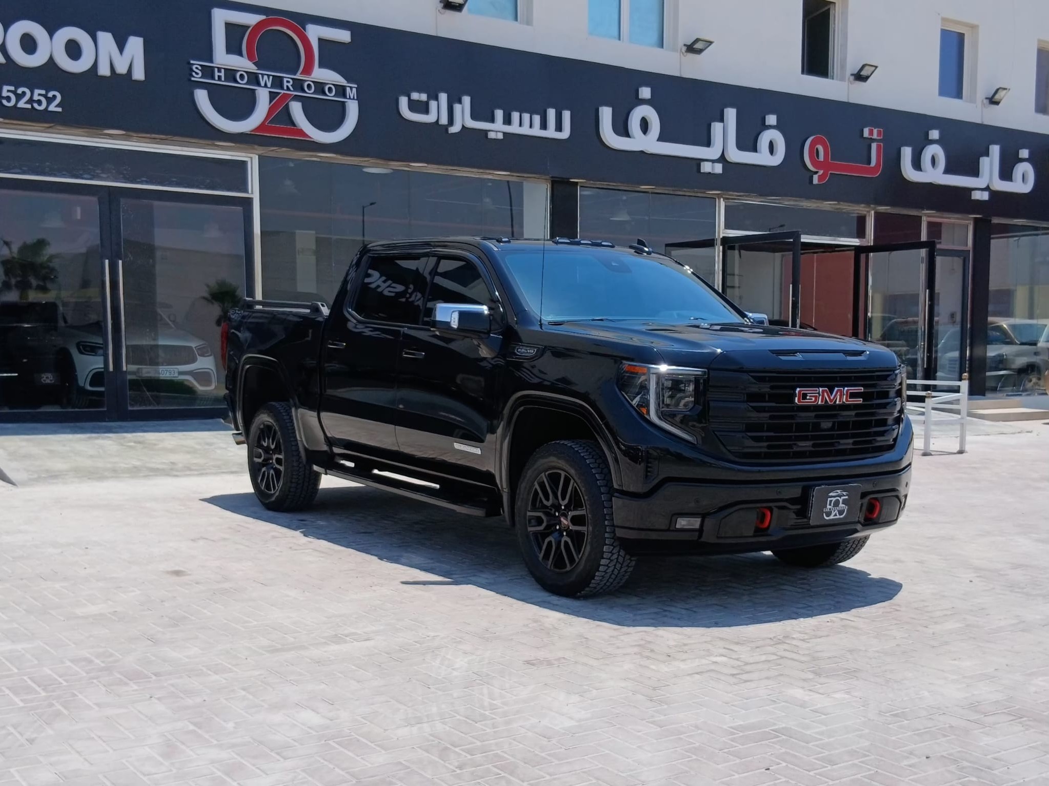 GMC Sierra AT4 2024 - Image 2