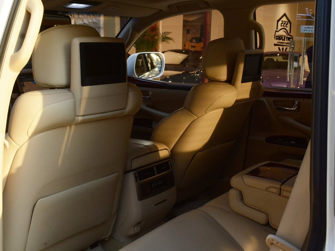 Lexus LX 570 S 2013 - Image 2