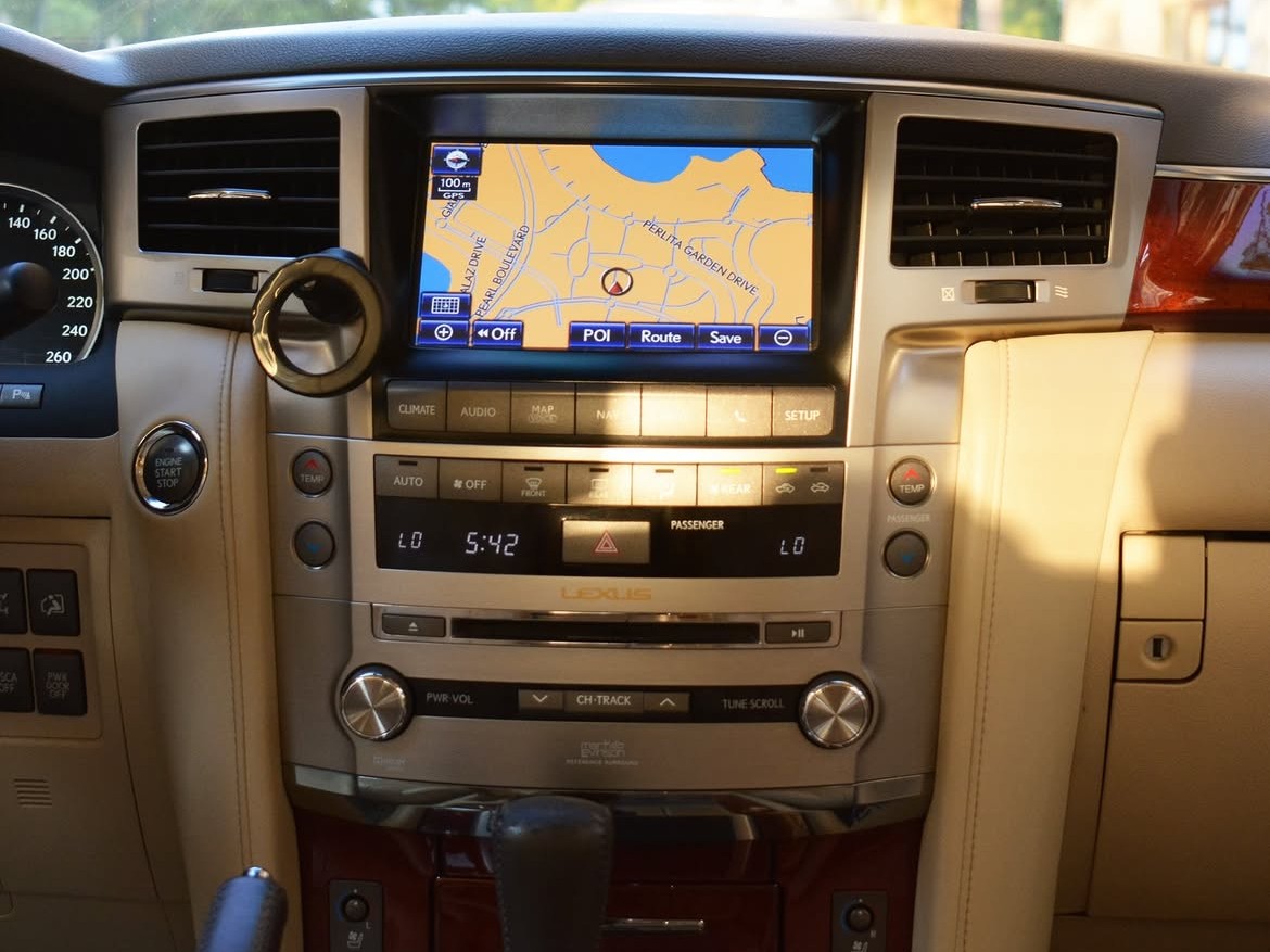Lexus LX 570 S 2013 - Image 3