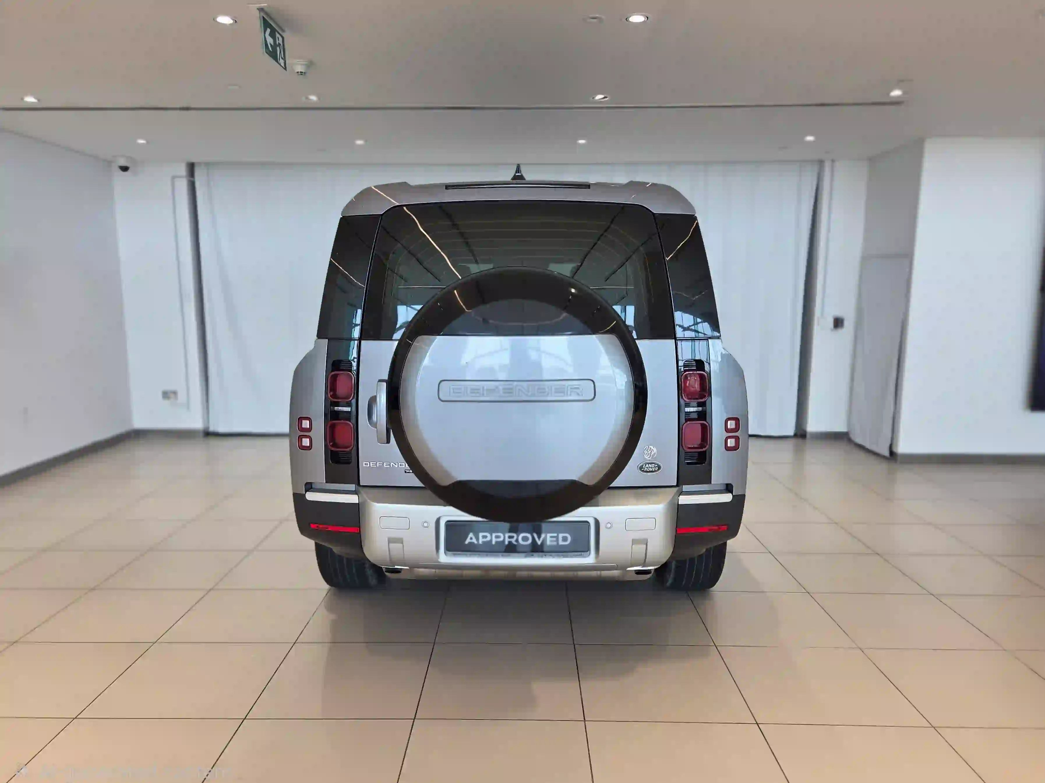Land Rover Defender 130 3.0i6 SE 2023 - Image 2