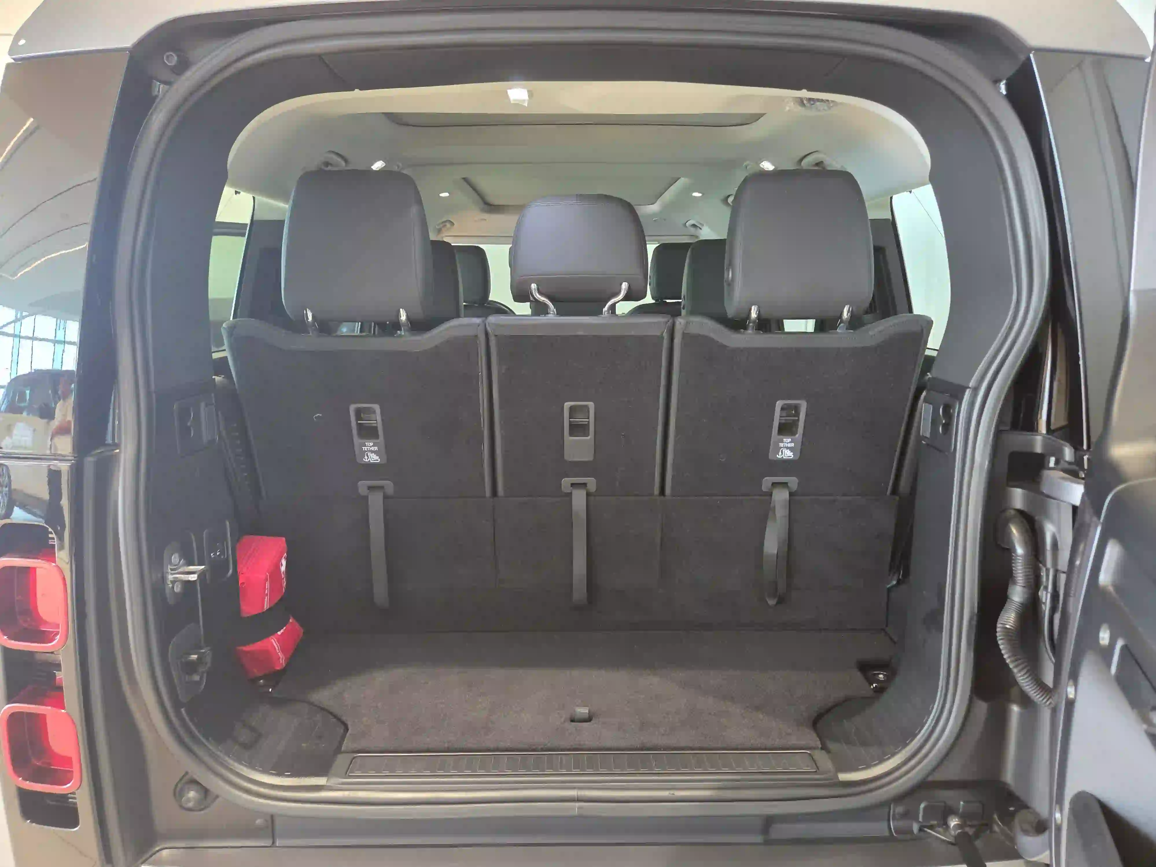 Land Rover Defender 130 3.0i6 SE 2023 — photo 14 for sale in Qatar