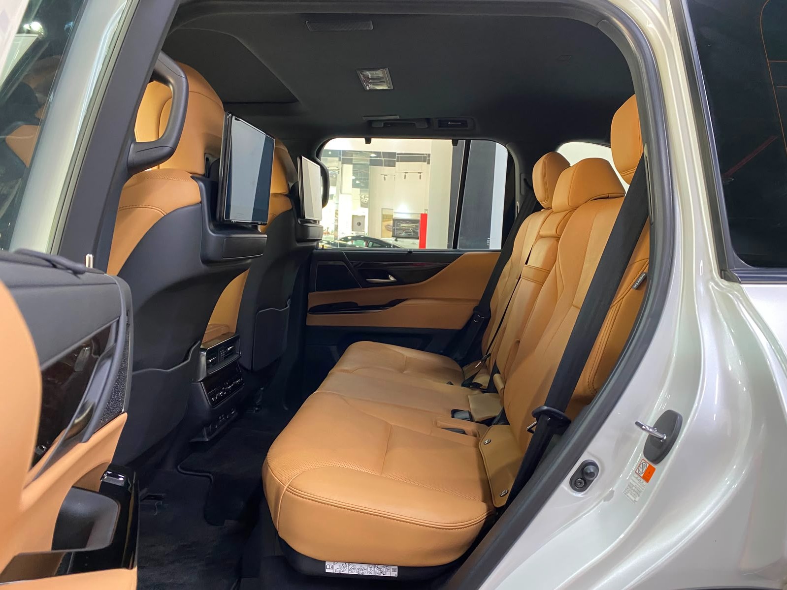 Lexus LX 600 Luxury  2024 - Image 3