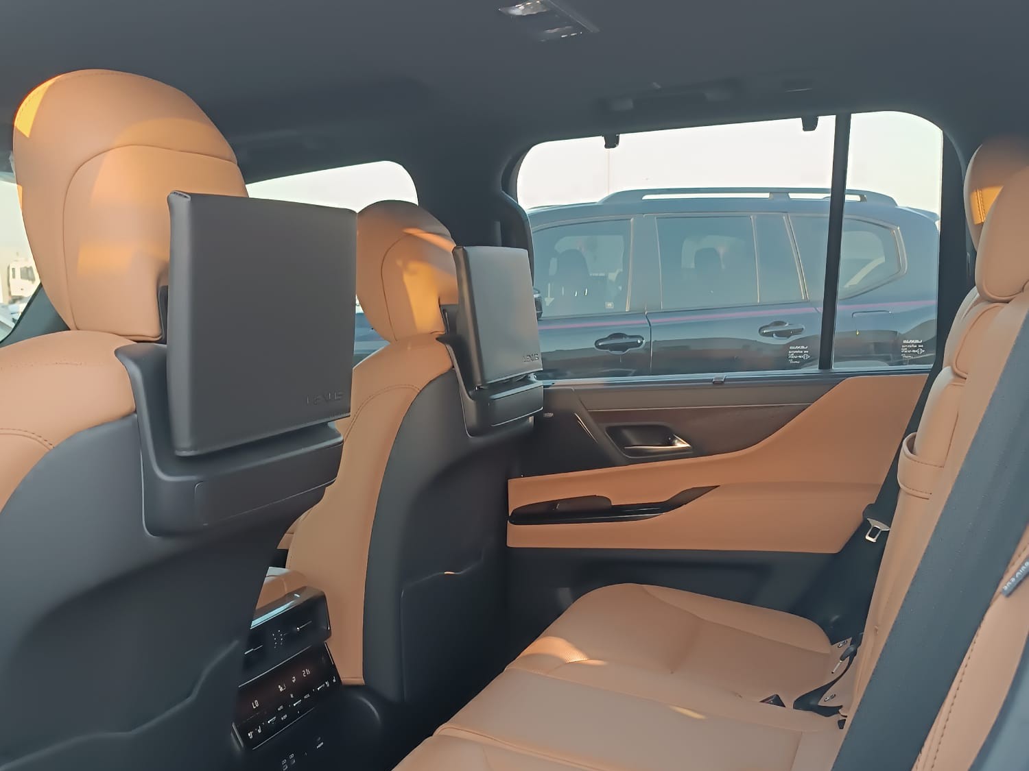 Lexus LX 600 2023 - Image 2