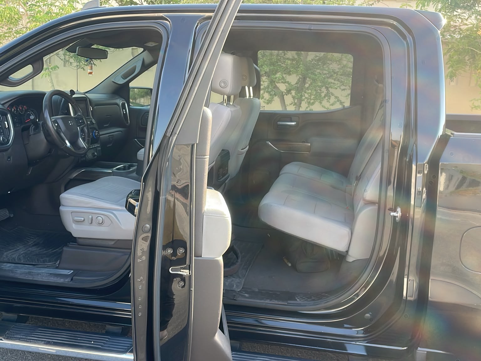 Chevrolet Silverado RST 2020 — photo 11 for sale in Qatar