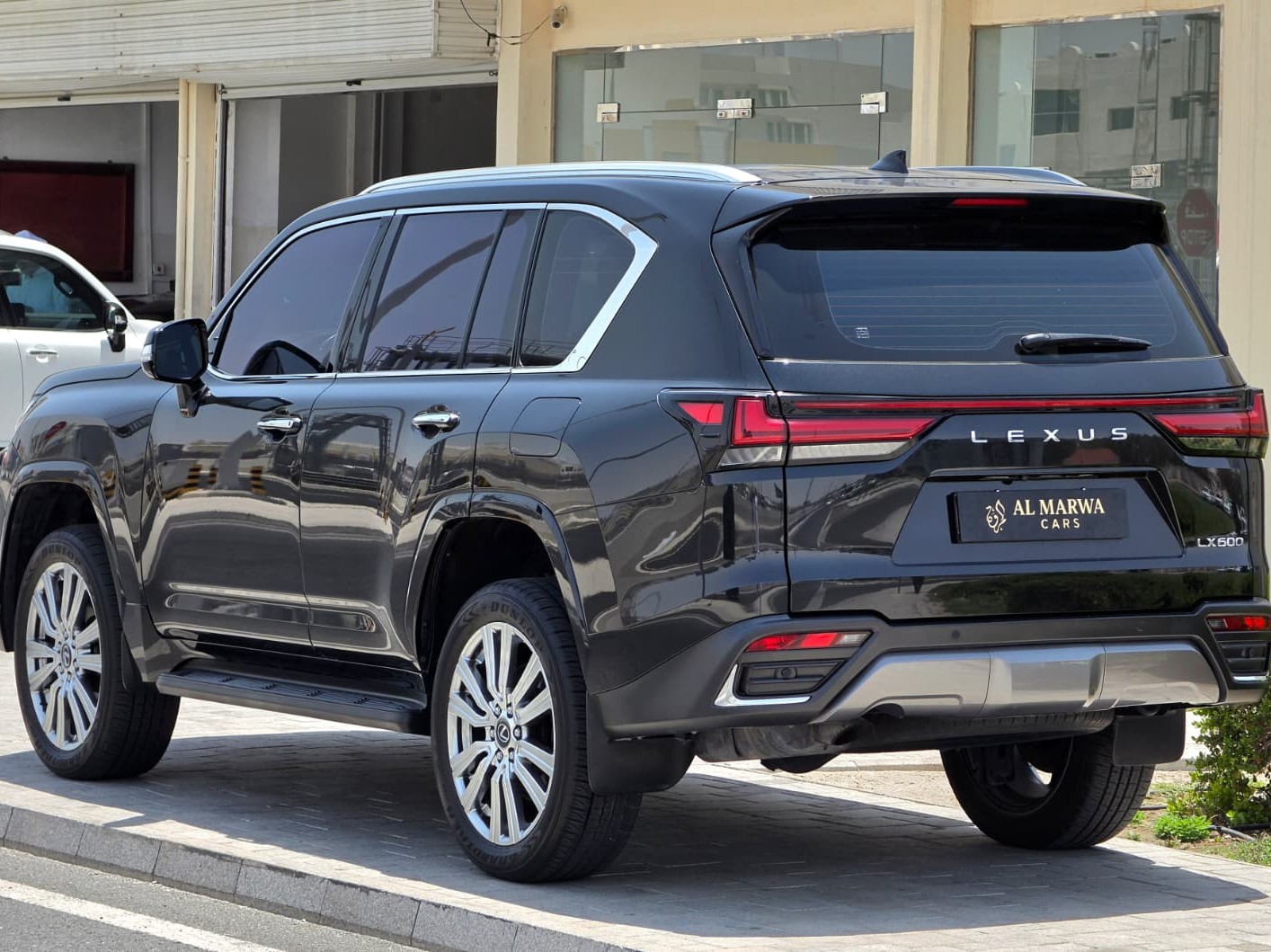 Lexus LX 600 VIP 2023 - Image 3