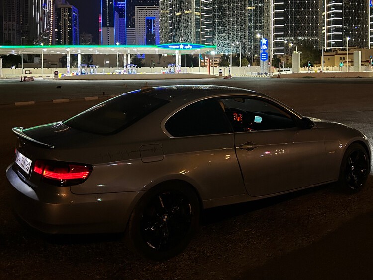 BMW 3-Series 330 i 2009 - Image 2