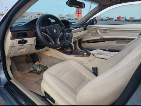 BMW 3-Series 330 i 2009 - Image 3