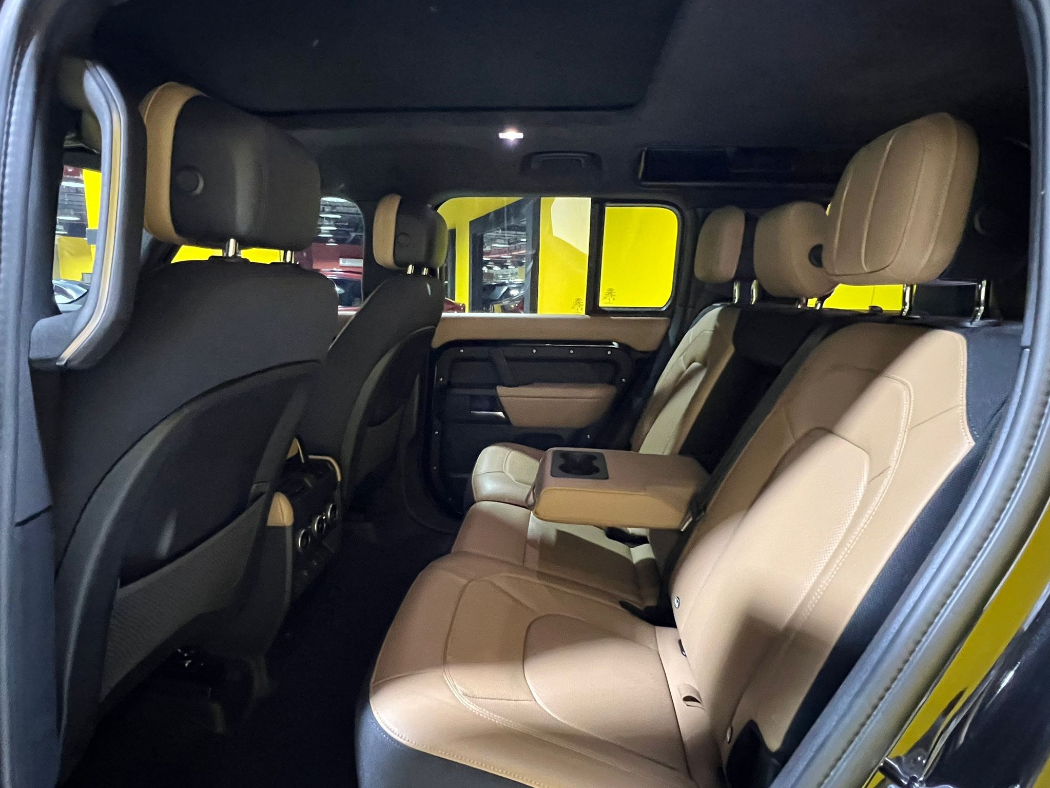 Land Rover Defender 110 HSE V8 2025 - Image 4