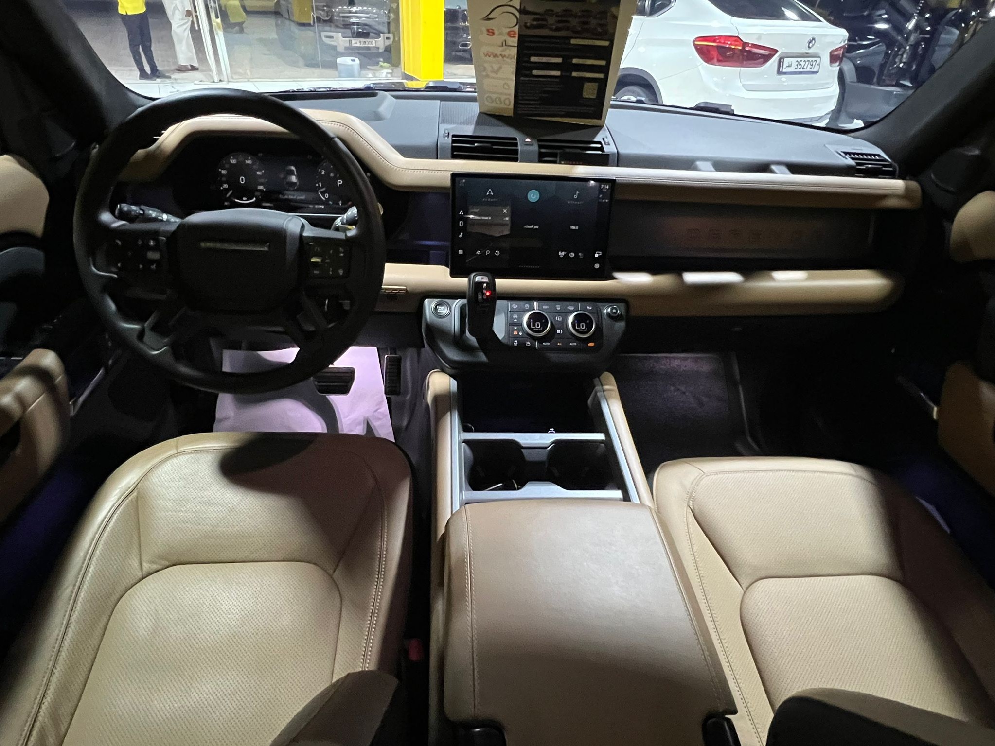 Land Rover Defender 110 HSE V8 2025 — photo 9 for sale in Qatar
