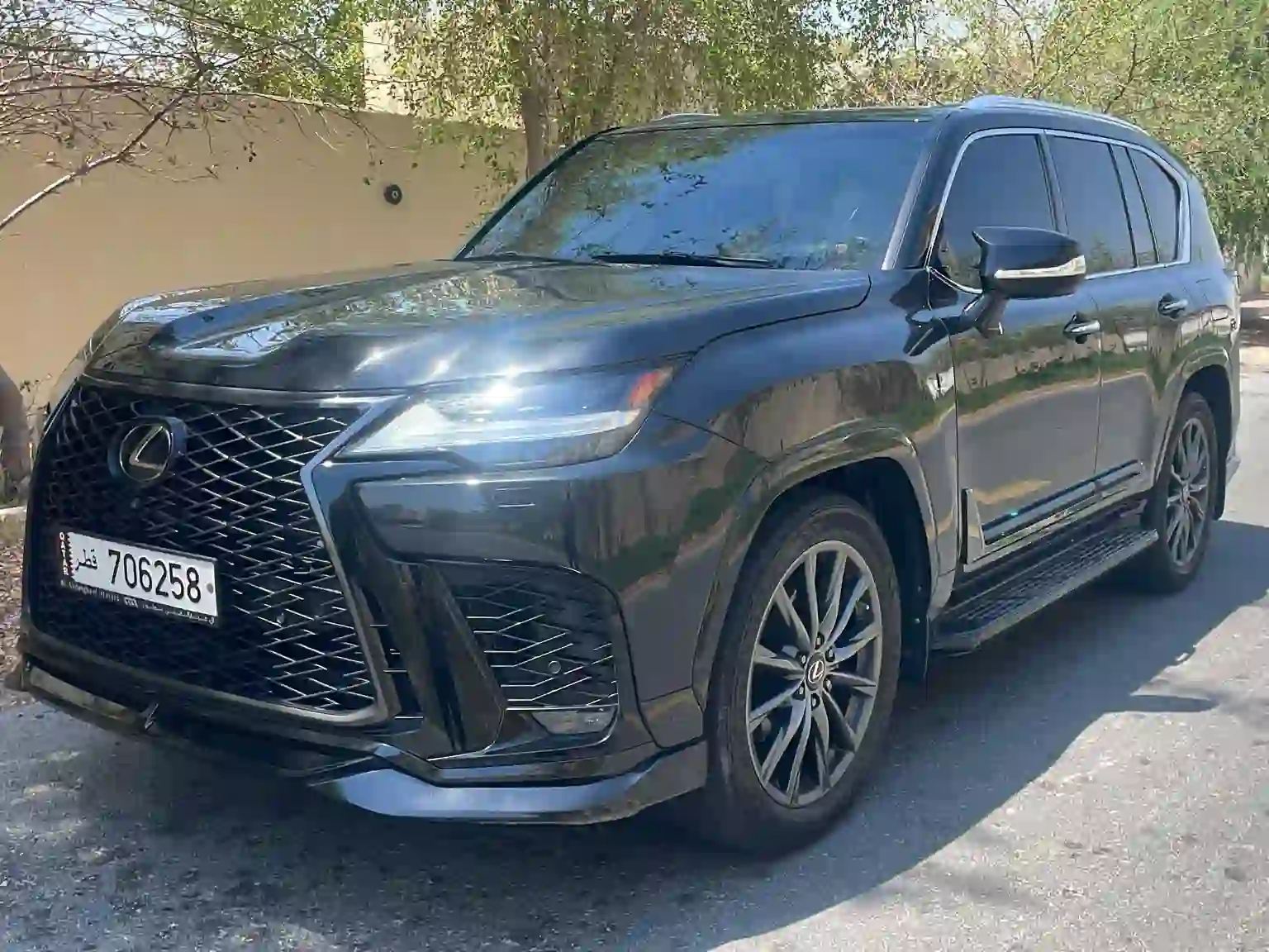 Lexus LX 600  F-Sport 2023 - Image 2