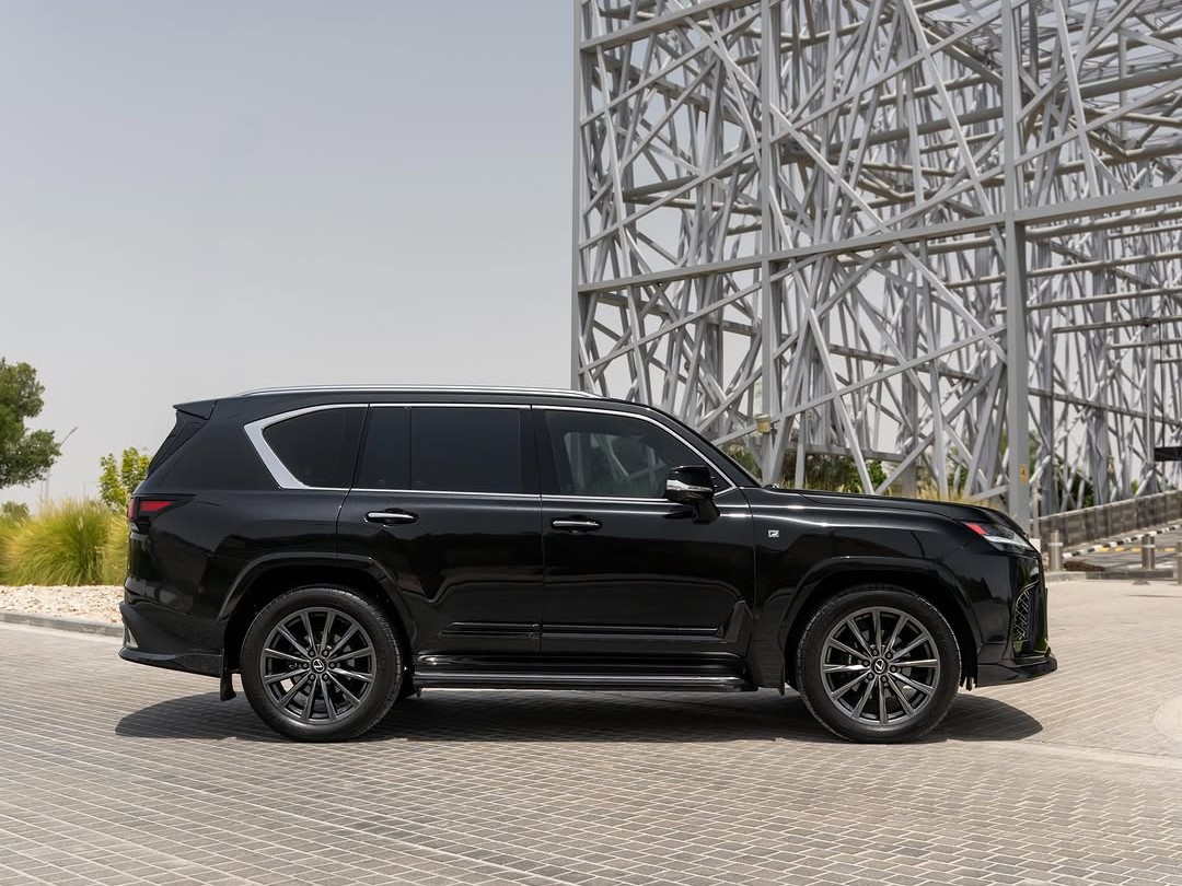 Lexus LX 600  F-Sport 2025 - Image 3