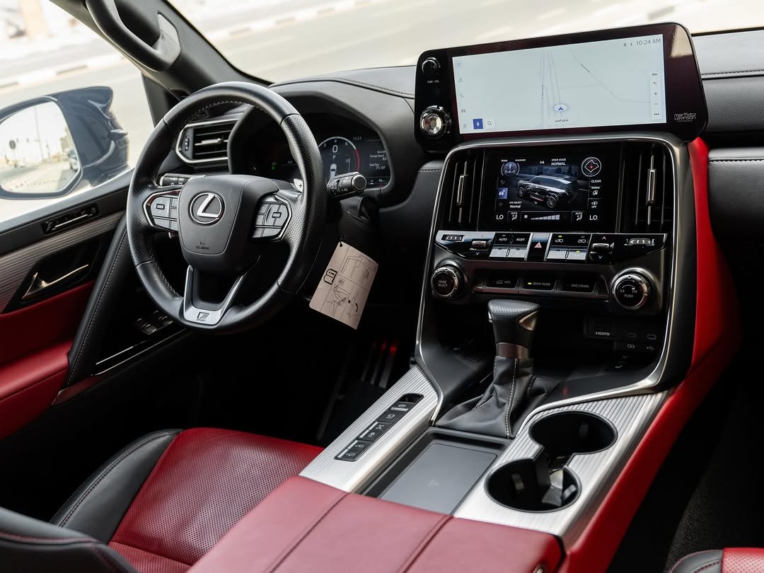 Lexus LX 600  F-Sport 2025 - Image 4