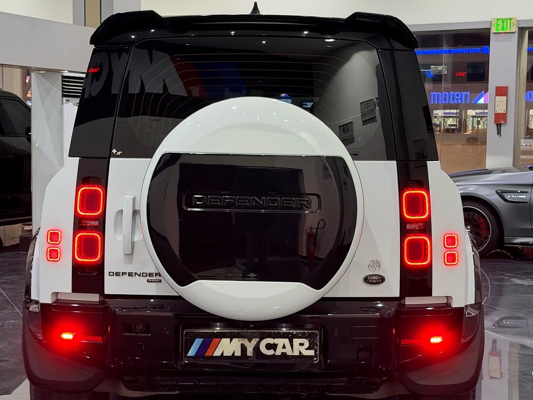 Land Rover Defender 110 2023 - Image 4