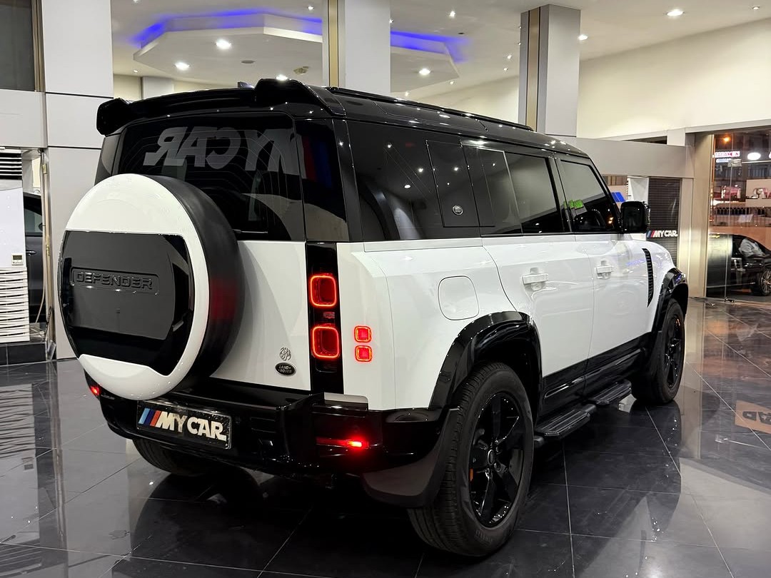 Land Rover Defender 110 2023 - Image 3