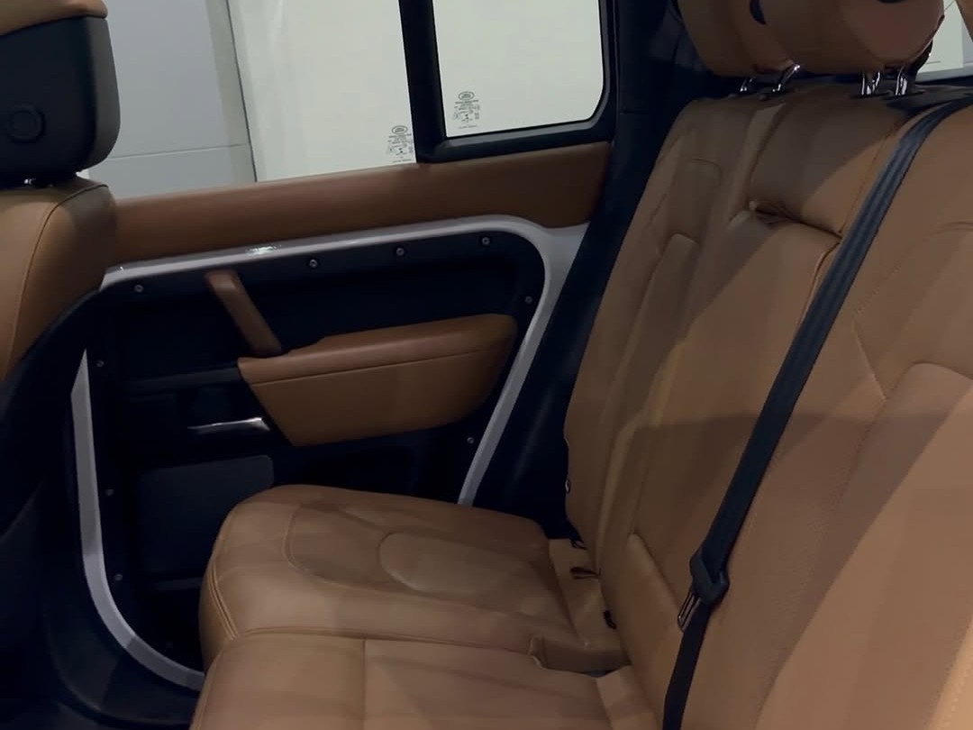 Land Rover Defender 110 2023 — photo 10 for sale in Qatar