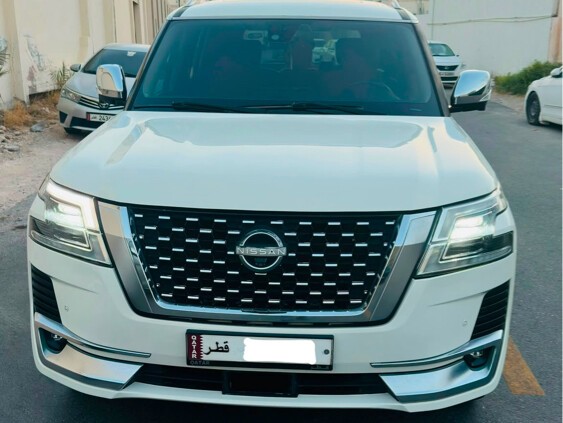 Nissan Patrol  Platinum 2010 - Image 2