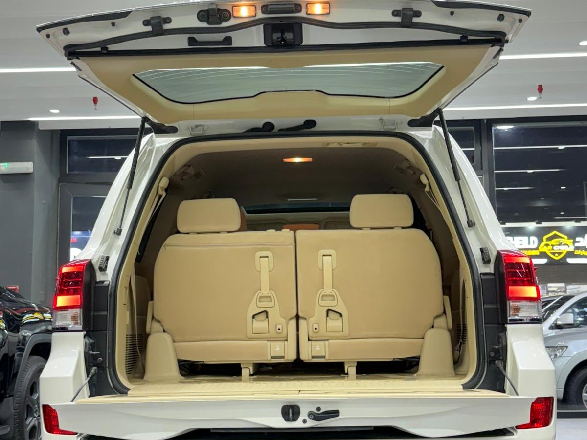 Toyota Land Cruiser GX.R 2017 — photo 12 for sale in Qatar