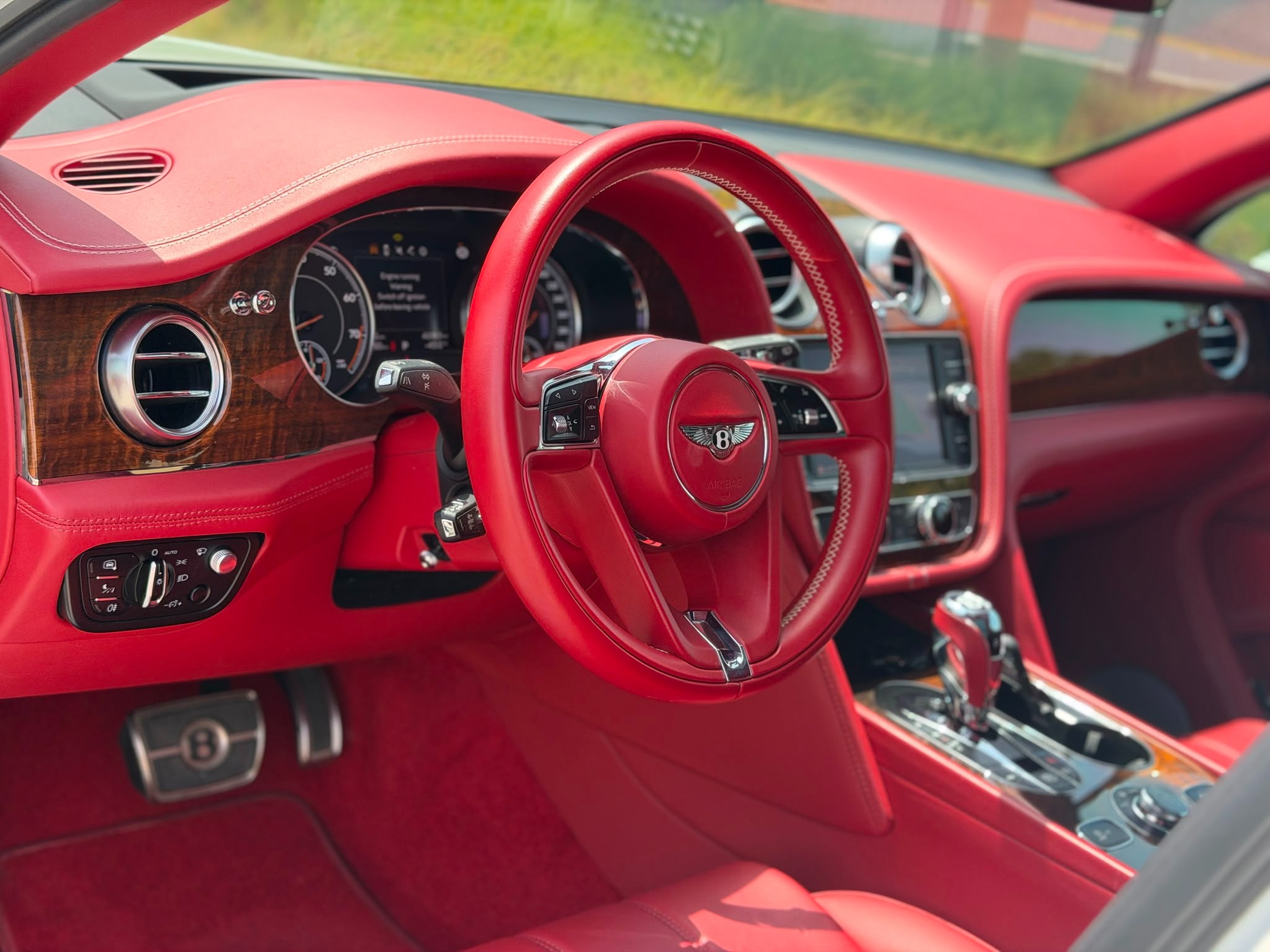 Bentley Bentayga 2019 — photo 11 for sale in Qatar