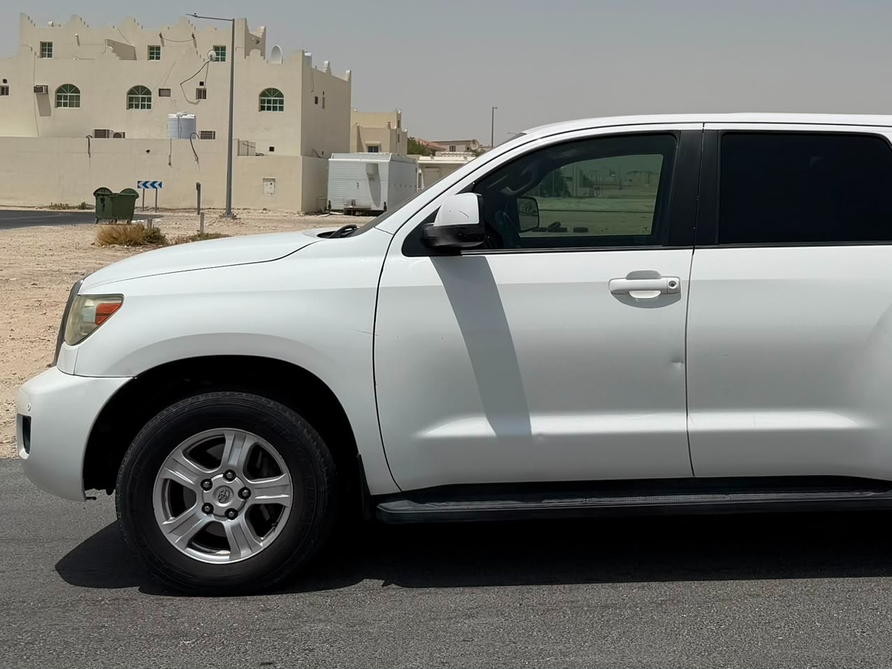 Toyota Sequoia SR5 2015 — photo 12 for sale in Qatar