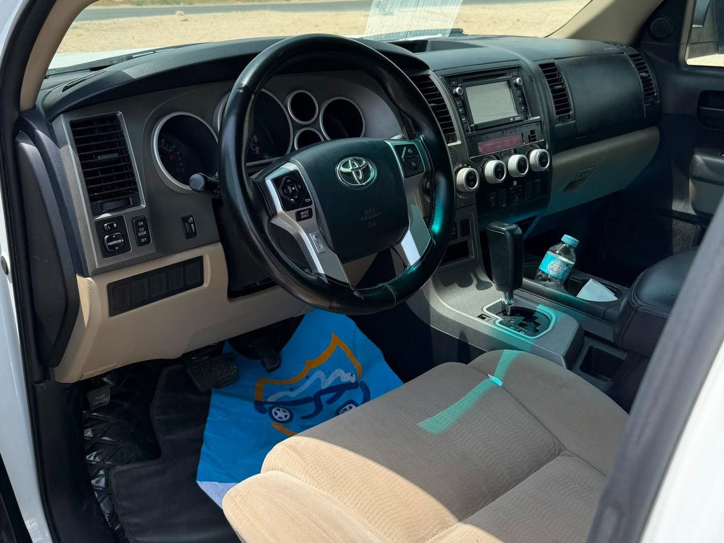 Toyota Sequoia SR5 2015 — photo 10 for sale in Qatar