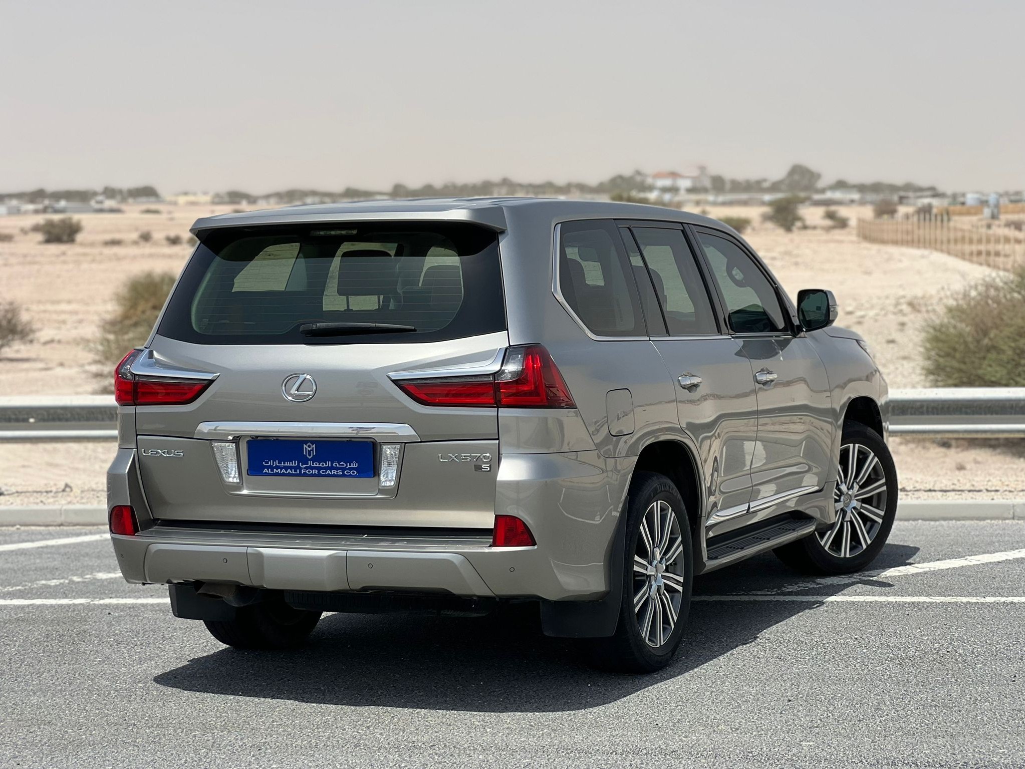Lexus LX 570 2016 - Image 4