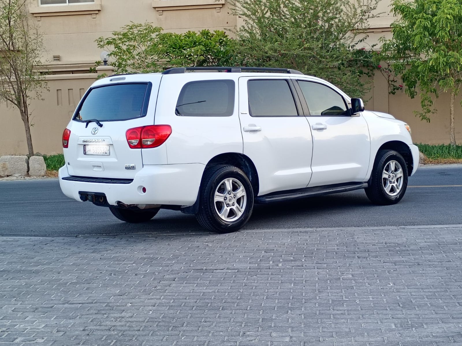 Toyota Sequoia SR5 2014 — photo 9 for sale in Qatar