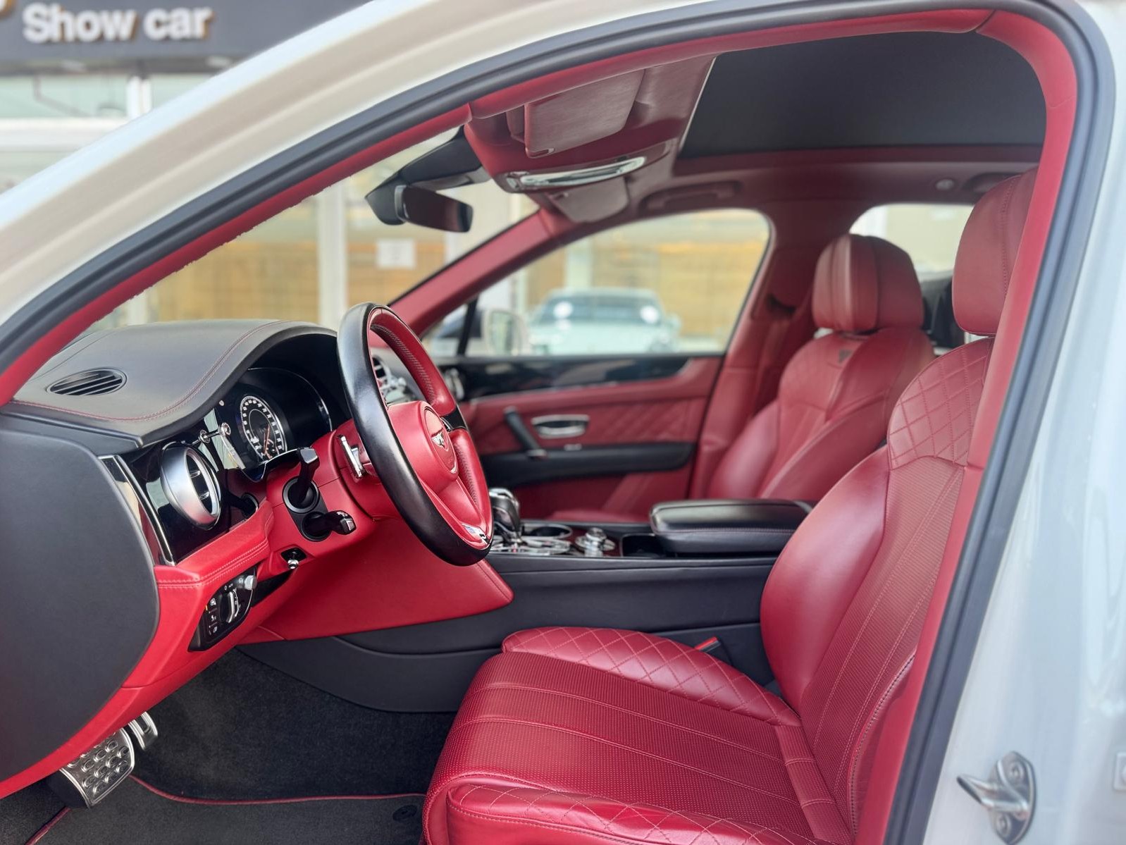 Bentley Bentayga 2018 — photo 10 for sale in Qatar