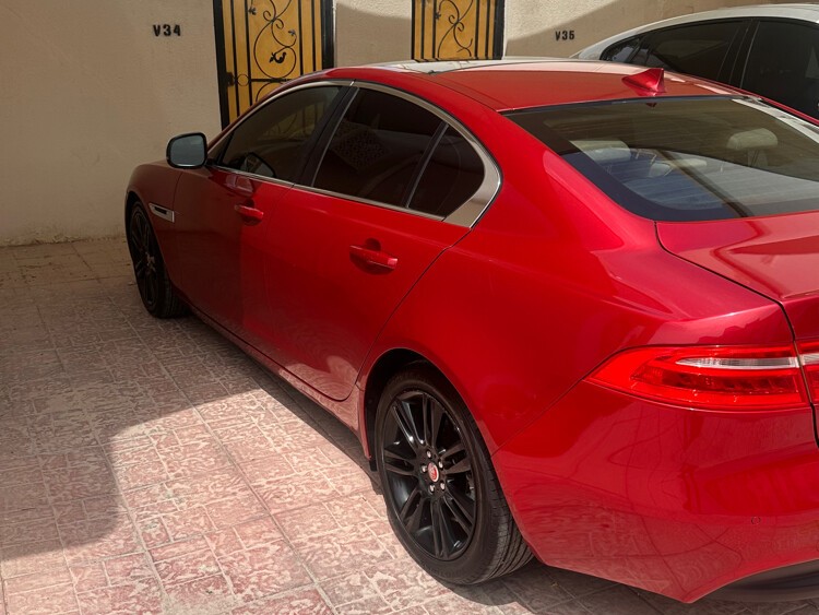 Jaguar XE Prestige 2016 - Image 2