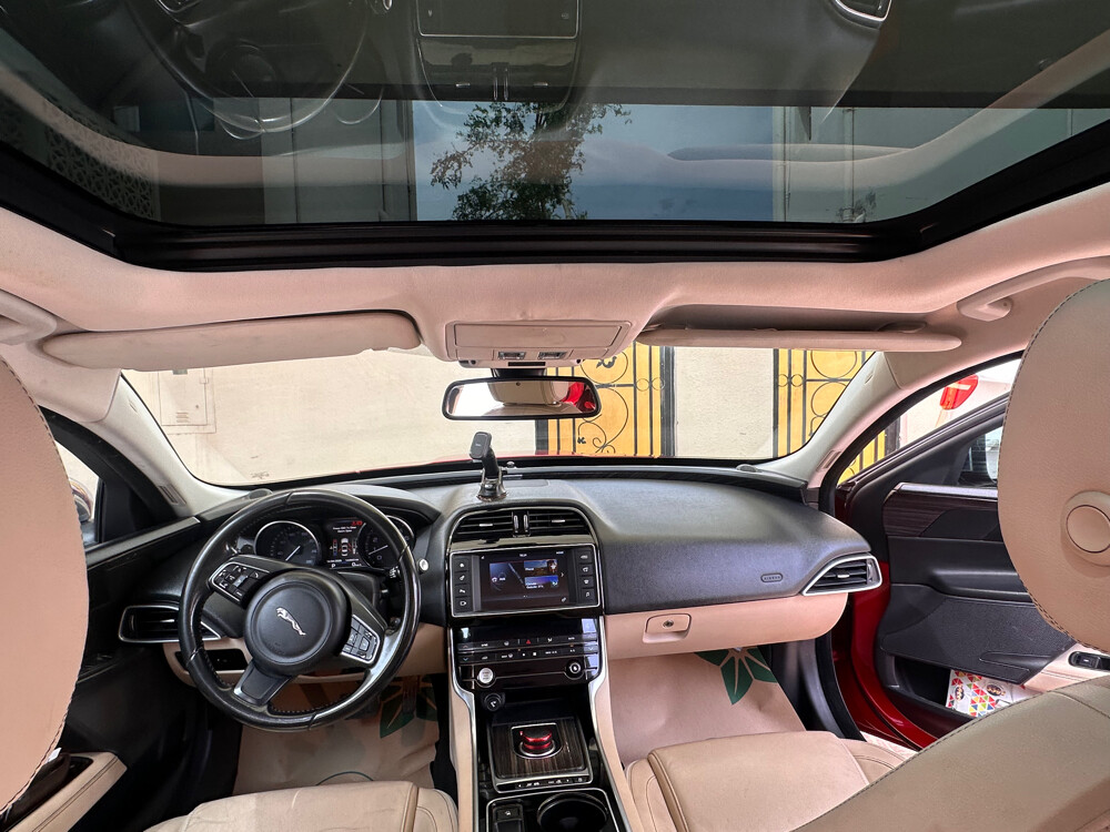 Jaguar XE Prestige 2016 - Image 4