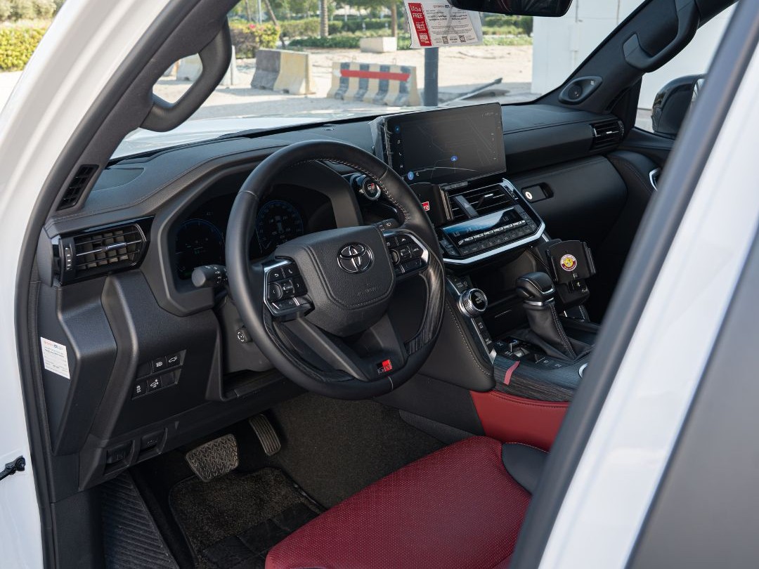 Toyota Land Cruiser G/R HEV 2026 - Image 2