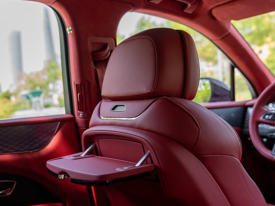 Bentley Bentayga .S 2023 - Image 2