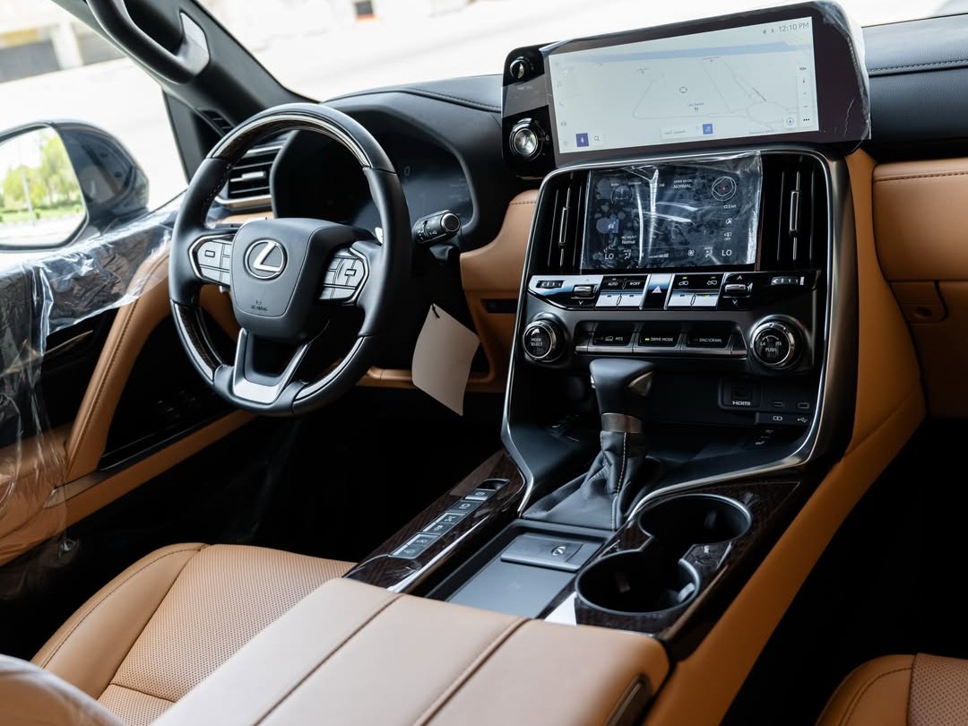 Lexus LX 600 Luxury  2026 - Image 2