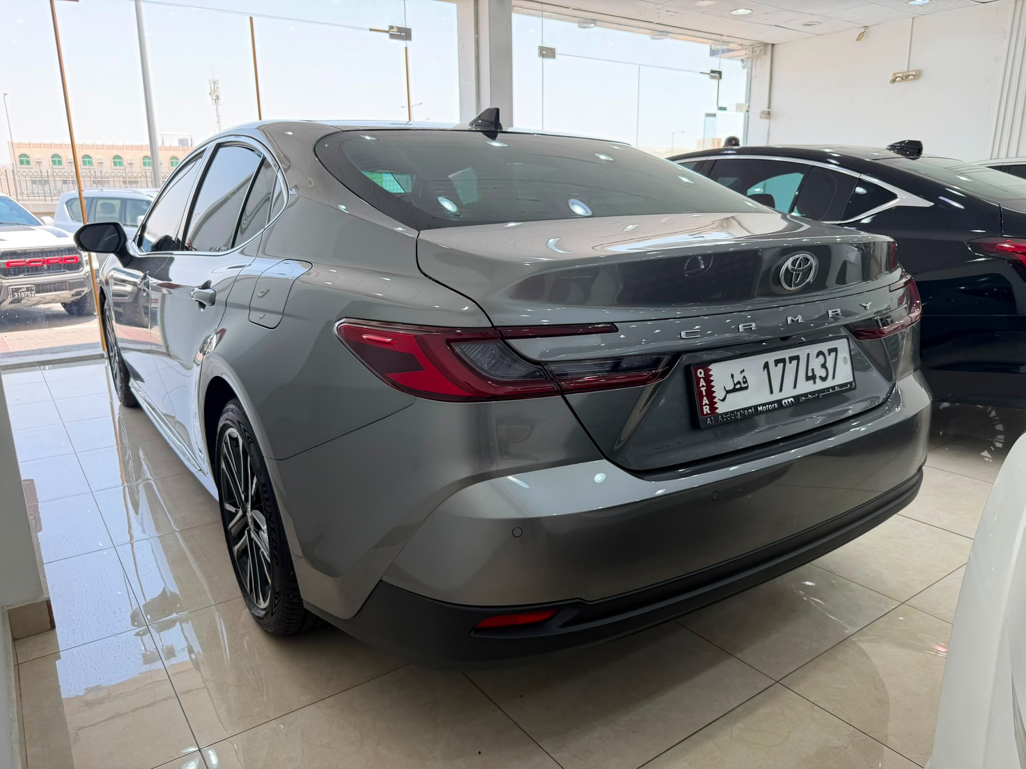 Toyota Camry 2025 - Image 2