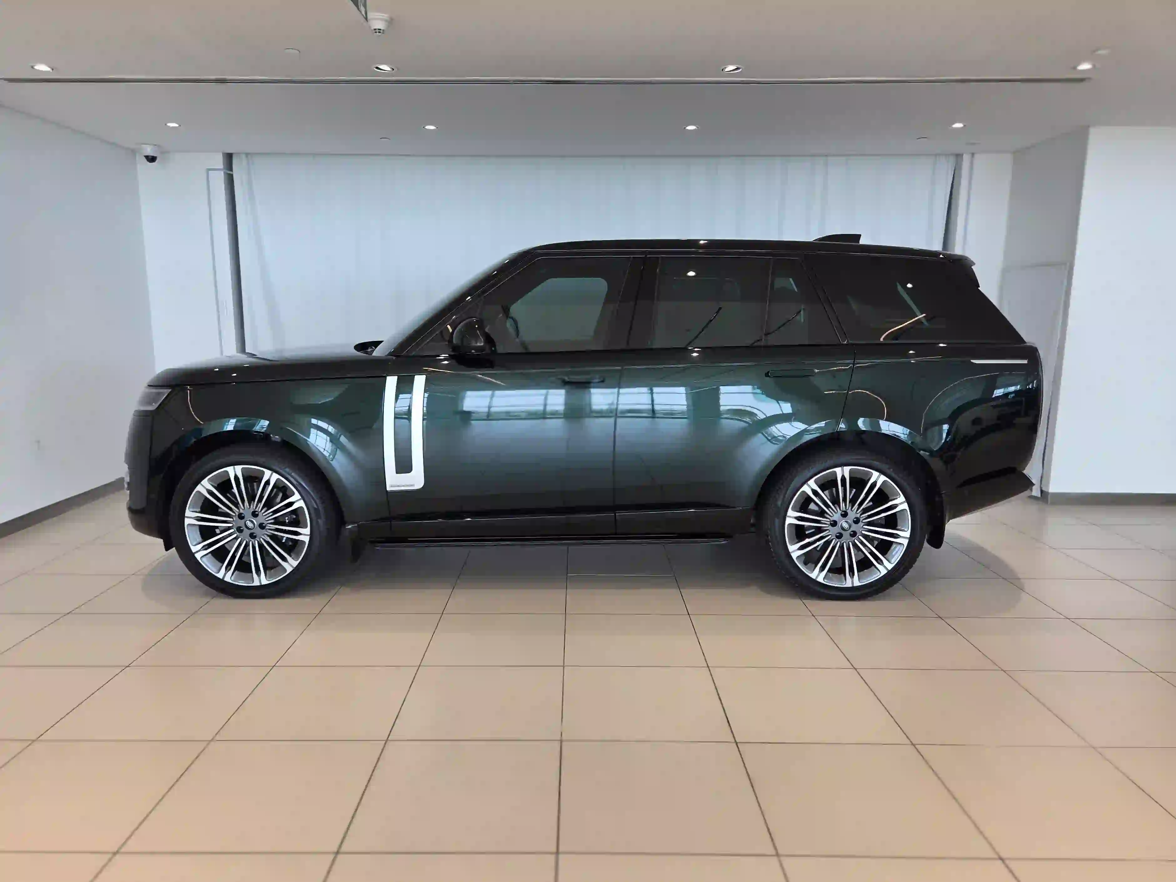 Land Rover Range Rover 4.4 V8 Autobiography 2024 - Image 3