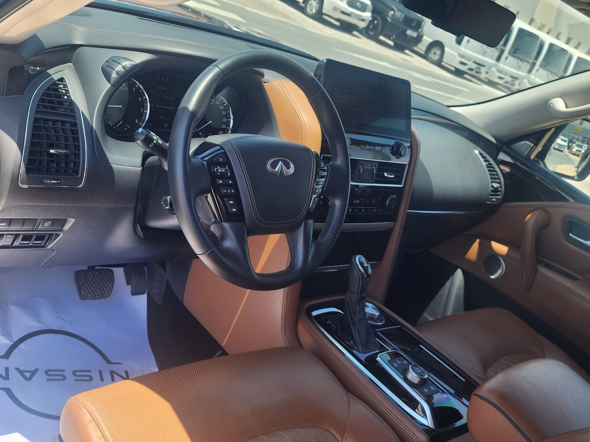Infiniti QX 80 2023 — photo 10 for sale in Qatar
