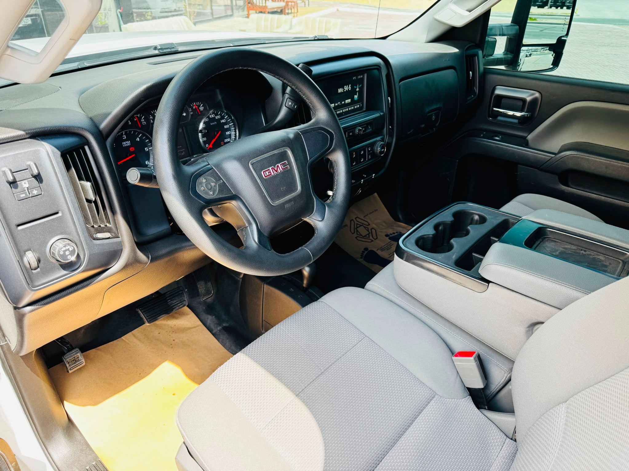 GMC Sierra 2500 HD 2018 — photo 9 for sale in Qatar