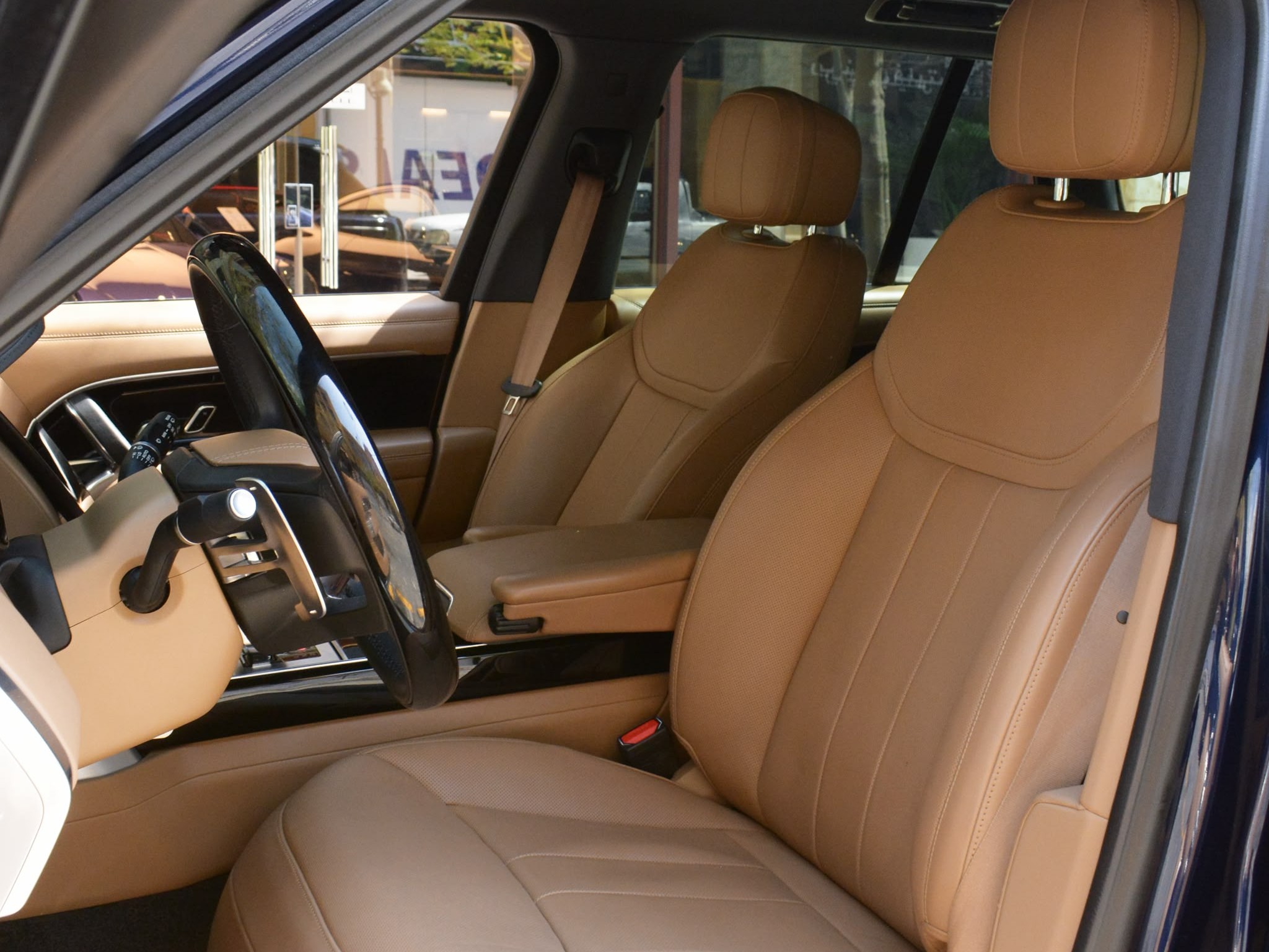 Land Rover Range Rover HSE 2023 - Image 4