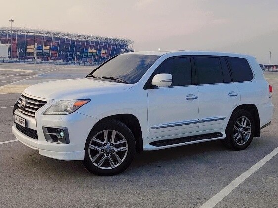 Lexus LX 570 S 2015 - Image 2