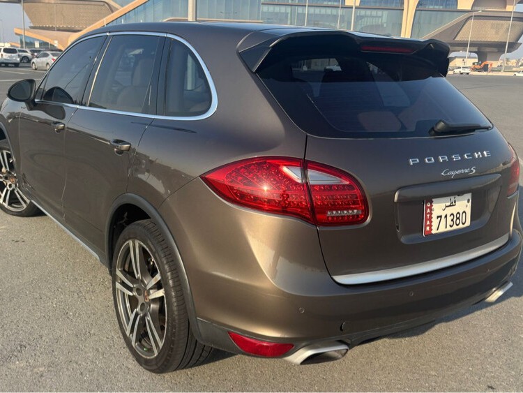 Porsche Cayenne S  2014 - Image 2